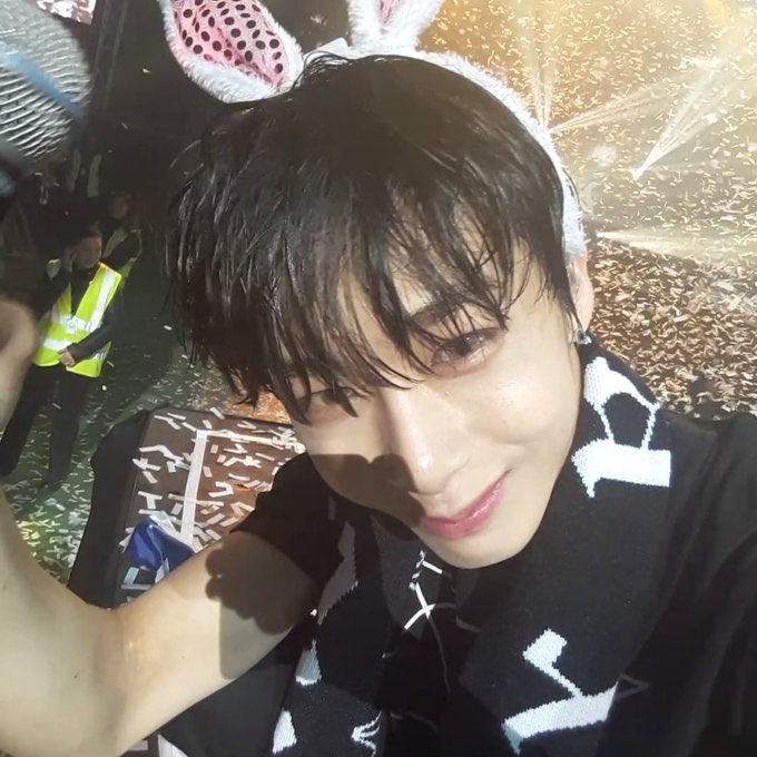 how chae Hyungwon looks in real life - a thread