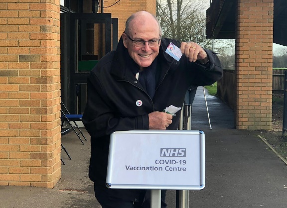 The royal photographer, Arthur Edwards, has had his coronavirus vaccine at the Brentwood Centre. (Pic:  @MidEssexCCG)