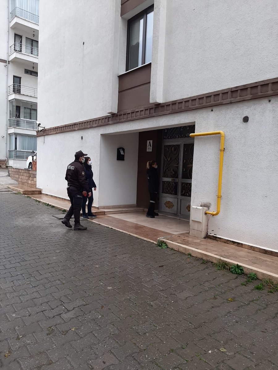 AmasyaValiligi's tweet photo. ❗️İlimiz genelinde koronavirüs denetimleri devam ediyor.

❗️Karantina süresince ikametlerinde kalması gereken vatandaşlarımız ekiplerimiz tarafından kontrol ediliyor.

❗️Karantina ihlali tespit edildiğinde gerekli yasal işlemler uygulanıyor. https://t.co/wAId7aexE2