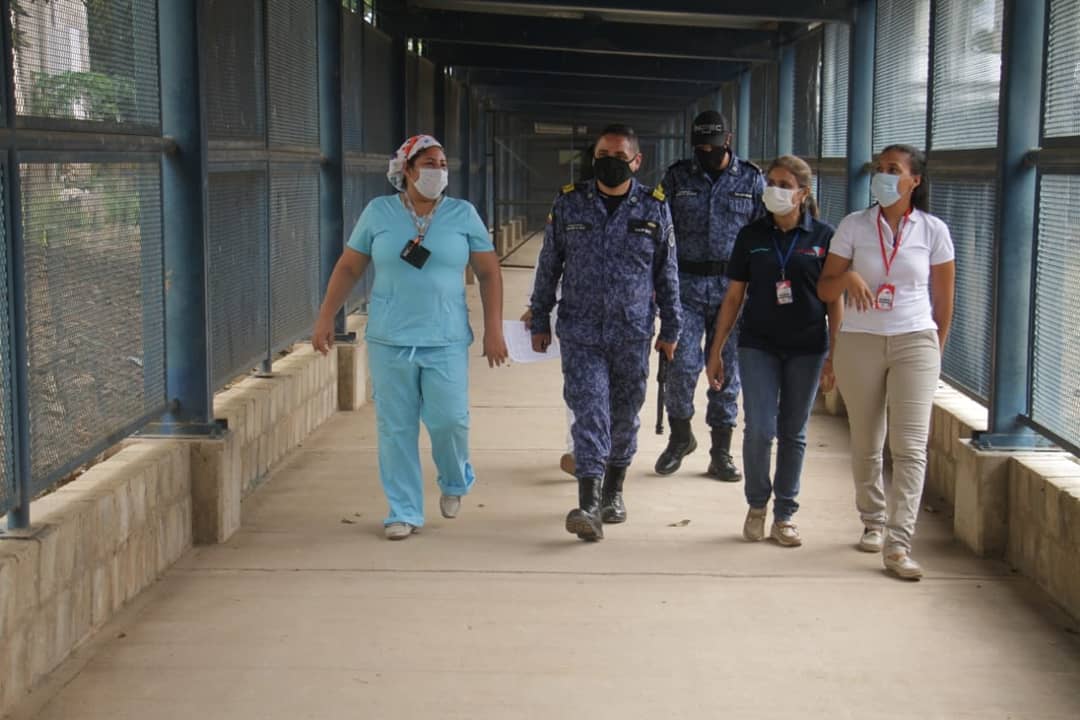 123hias's tweet photo. Hicimos acompañamiento al proceso de visitas a los internos de la Cárcel de Máxima Seguridad de Valledupar y realizamos la socialización del aplicativo #CPC19 con el que se verificará el estado de salud de las personas que ingresen al centro penitenciario. #ValleduparSaludable https://t.co/RaeKnlSAfz