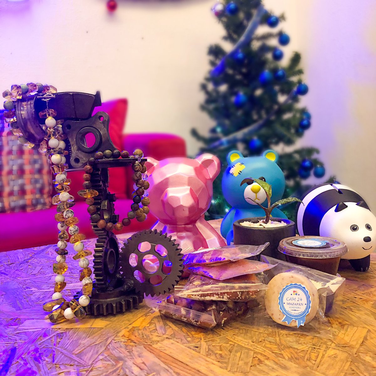 ¿No sabes qué regalar en esta época navideña? Apoya a pequeños productores y compra tu regalo en Resiliente 💙🖤

#regaloconsentido #productoreslocales