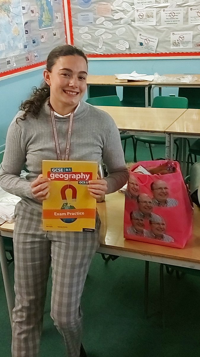 YoMrCarrothers's tweet photo. @bobdigby excited to receive the book at Harris Rainham. We have one very happy trainee!

#number1fan #teacher #geographyteacher https://t.co/x6yJ1pL5LO