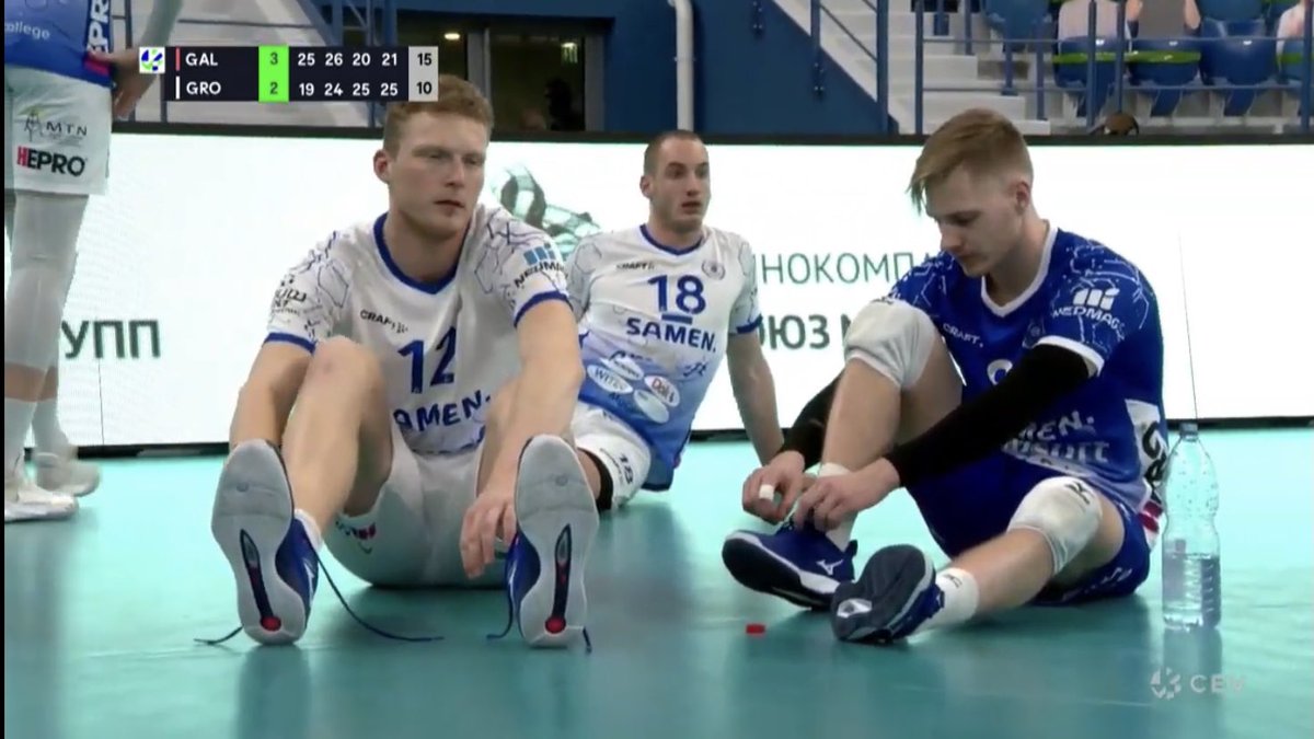 LycurgusVolley's tweet photo. 🏐💪🏻En toch mag de #bluearmy💙 trots zijn. Na ruim 2 maanden gammel kunnen trainen en dan dit brengen is meer dan een compliment waard. Heel dicht bij een historische zege. Nog nooit werd de kwartfinale bereikt. #SAMENnaarMoskou #Nedmag #Amysoft #Witec #Dok4 #GAPAcademy #CEVCupM https://t.co/WrSPawI6vy