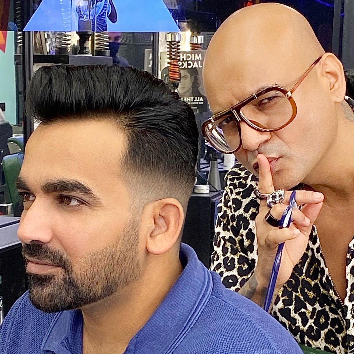 AalimHakim's tweet photo. Zaks The Way 💥🔥
The Super Fresh Haircut For Our Rockstar @ImZaheer 🙌😍🔥
#ZaheerKhan #ZaheerKhansNewHaircut #AalimHakim #HakimsAalim #SportsStar #CricketersLife #NewLook #Viral #Trending #Quiff #ZeroFade #MensHairstyle #Suave #Sexy #Handsome #ZaksStyle #MensFashion https://t.co/kqvfrPdBnB