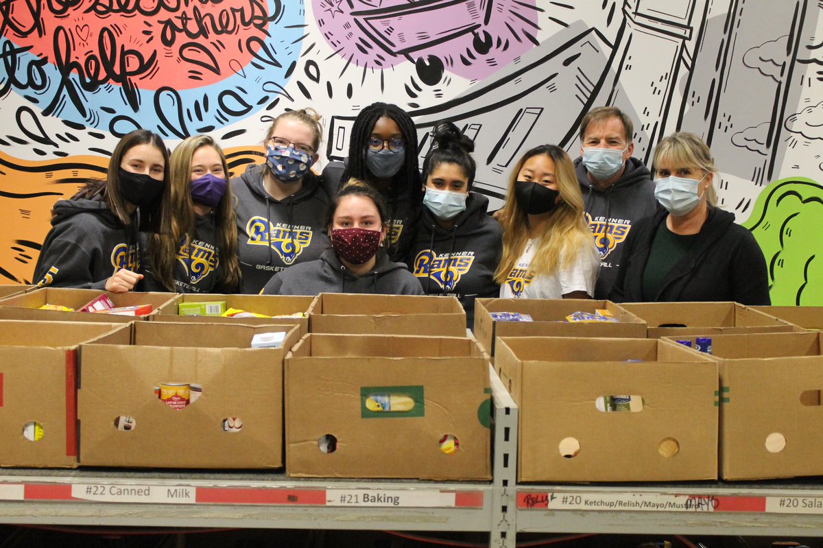 KCVISAC's tweet image. Kenner staff and students volunteering at Food Share. Way to go!