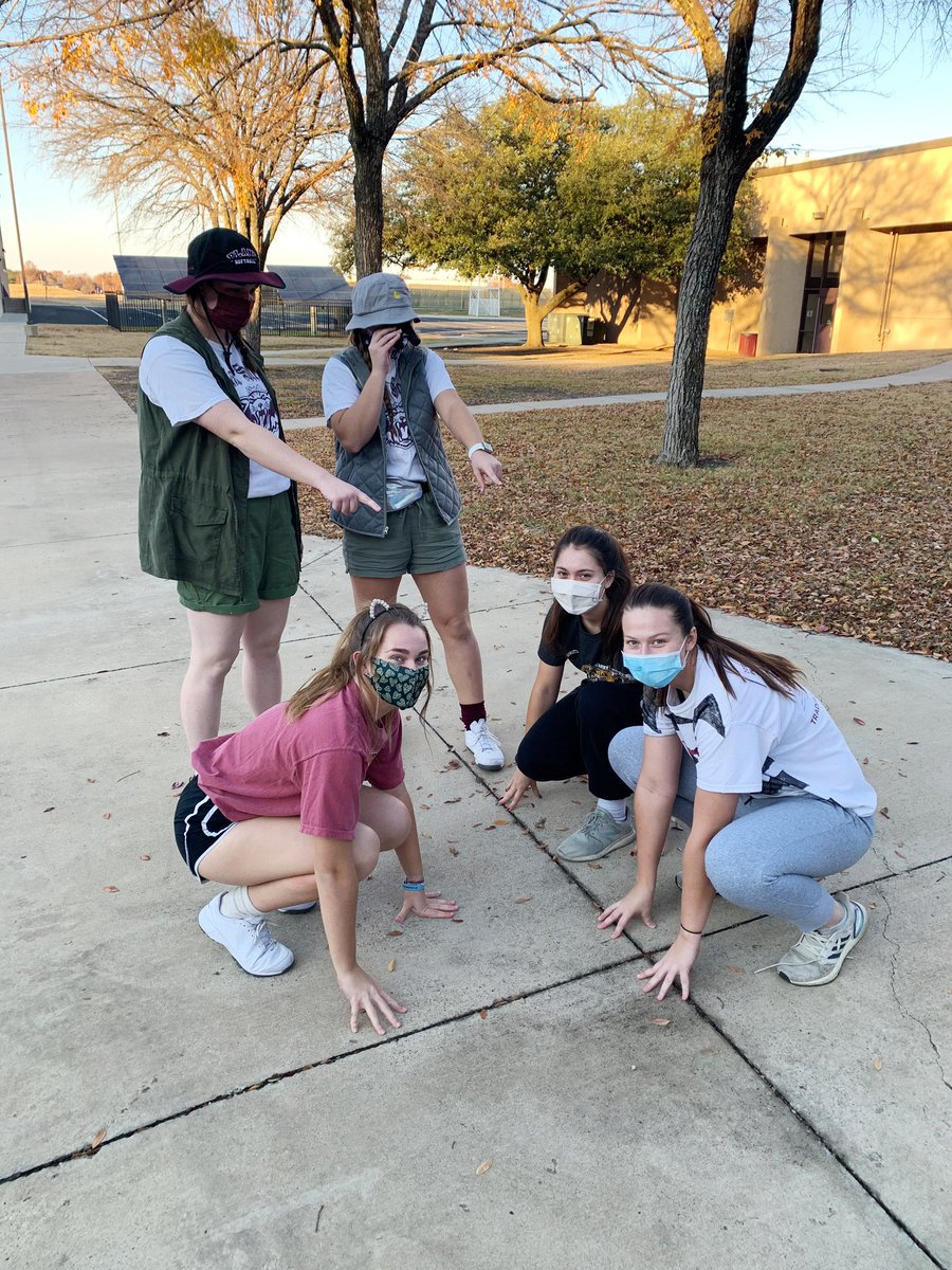 Special shout out to our 2021 SENIORS!! 😎😎😎

• Mack •
• Sadie •
• Casey •
• Elizabeth •
• Darby •

If you see one of these amazing young ladies... give them a virtual High Five 🙌🏼

#dressupday
#zooday
#zookeepers