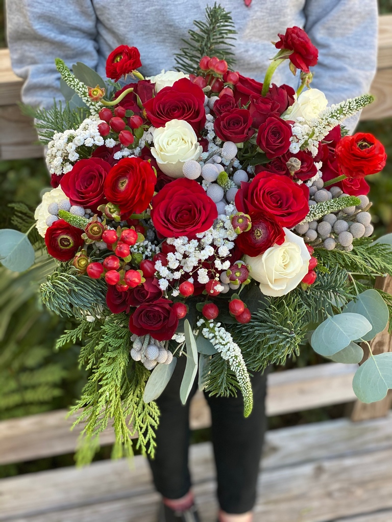 Christmas Wedding? Yes! This was one of last week's weddings. We are so fortunate to have some mighty awesome brides. #tallahasseeweddingflorist #tallahasseebride #tallahasseewedding