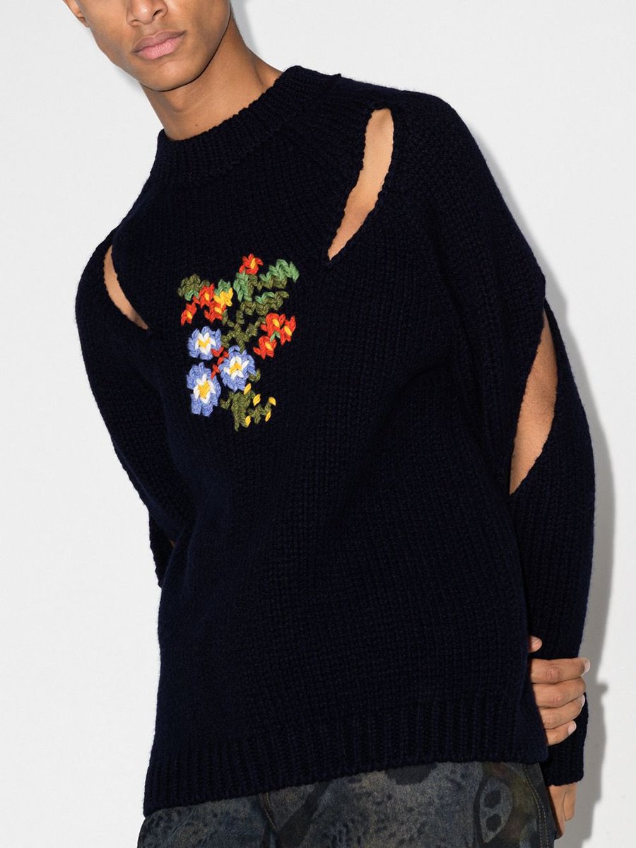 CXB_6104_'s tweet photo. Outfit:
Stefan Cooke
Slash Embroidered Wool Sweater ❄️

@B_hundred_Hyun #BAEKHYUN https://t.co/HnQy1HjjPu