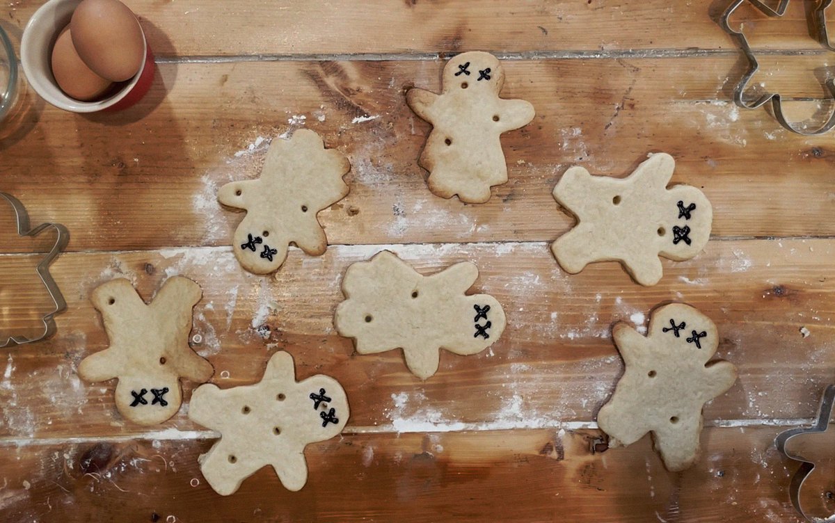 manueloliver00's tweet photo. We baked LOTS of cookies for you to give Santa, 1700 of them. About one per child and teen who die every year due to gun violence. We’ll be sending them your way soon. How’s that for simple? #OneCookiePerKid #EndGunViolence https://t.co/B1IBwZvIMr