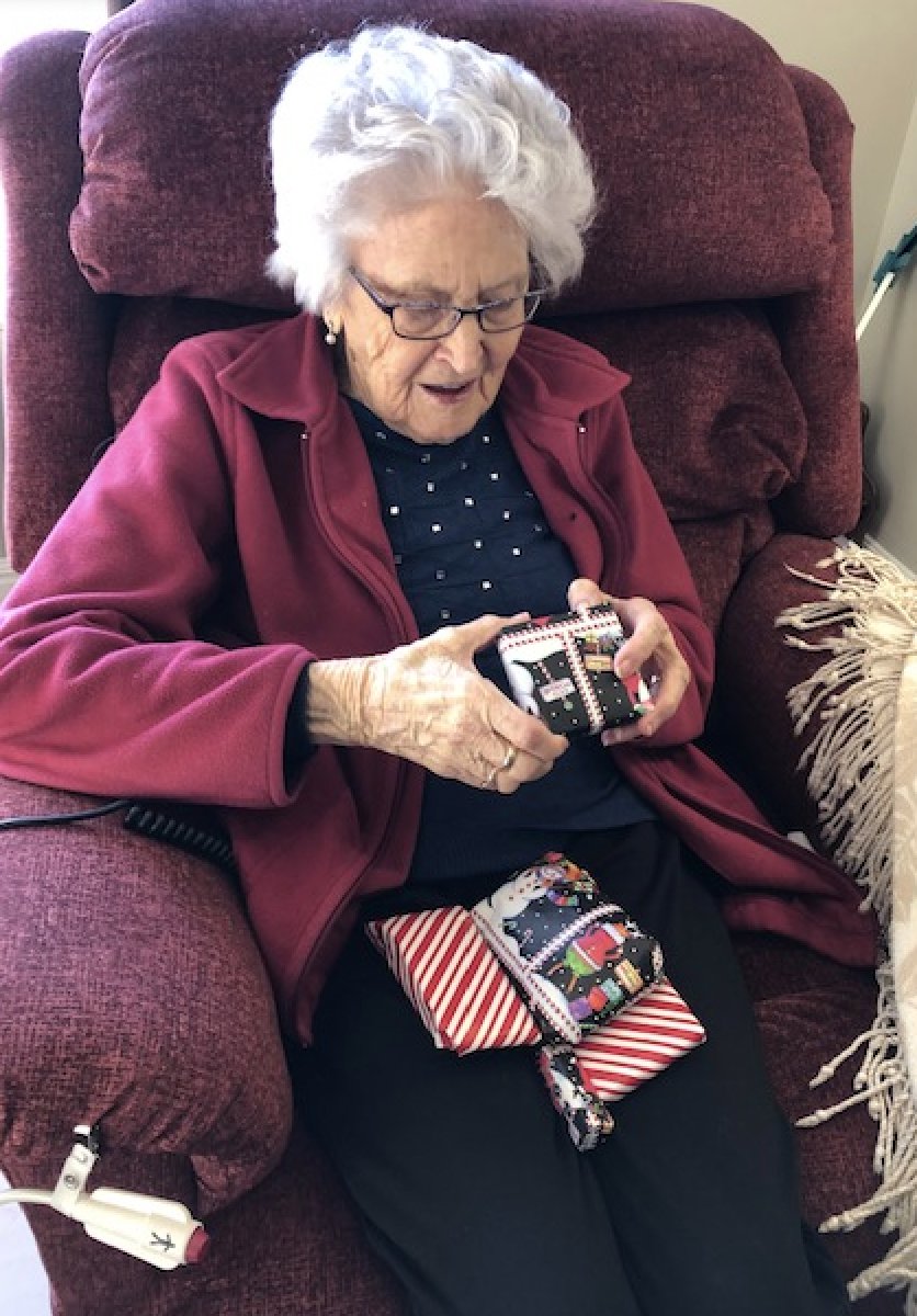 andrewsofpei's tweet photo. Marion's daughter has sent her some early Christmas presents, one to open everyday right until Christmas day! How special! ๐โจ #andrewsseniorcare #merrychristmas #gifts #howspecial #pei #seniors https://t.co/Hy00BDA5Li