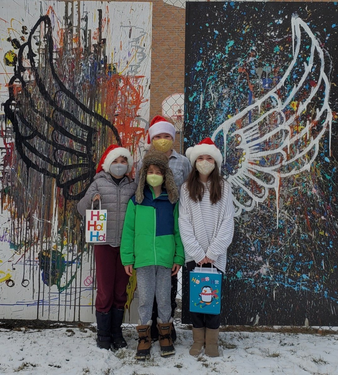 djwald's tweet photo. Proud Dad moment. ☺️
These little elf-angles from West Dal Elementary dropped off $3400 in gift cards to Wood’s Homes #yyc to give families suffering from @ChildMntlHealth issues a more Joyful Christmas. ❤️ #SantaProject #yycgives #yyccares @wdsparents https://t.co/45jVo2oxWE