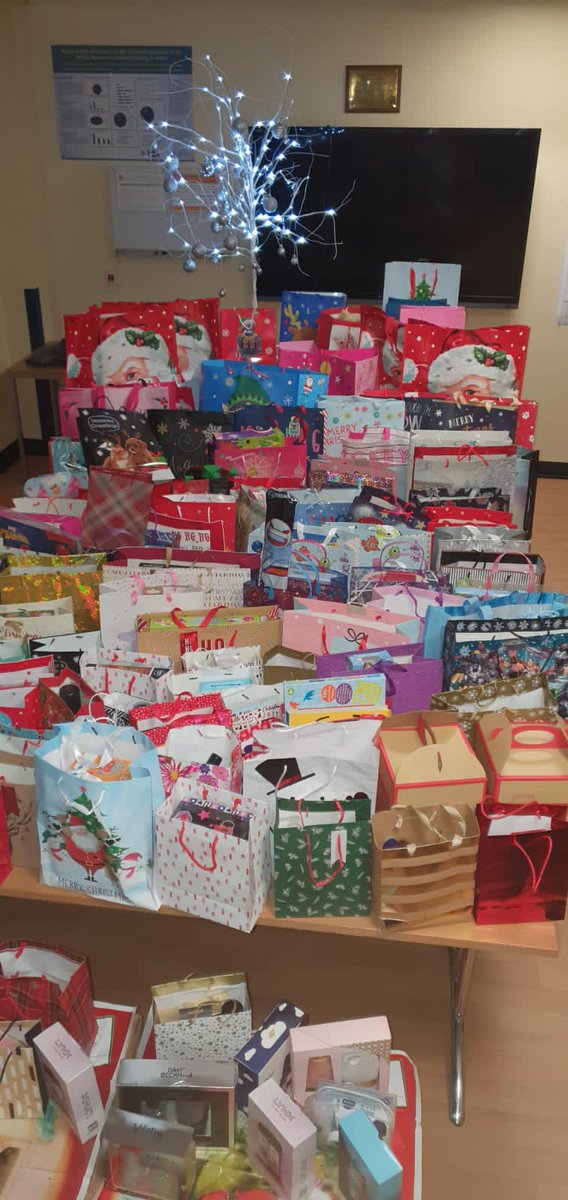 GaynorAllenMil1's tweet photo. Extremely proud senior sisters @kagneys We would just like to thank Ward 20 for the fantastic support and generosity shown to @mattmission Giving back to the community that showed us such support during the pandemic @uhbtrust @MargaretGarbet6 @LStalleygreen @lkmilligan1 @jacksju1 https://t.co/sCUiyGicZr