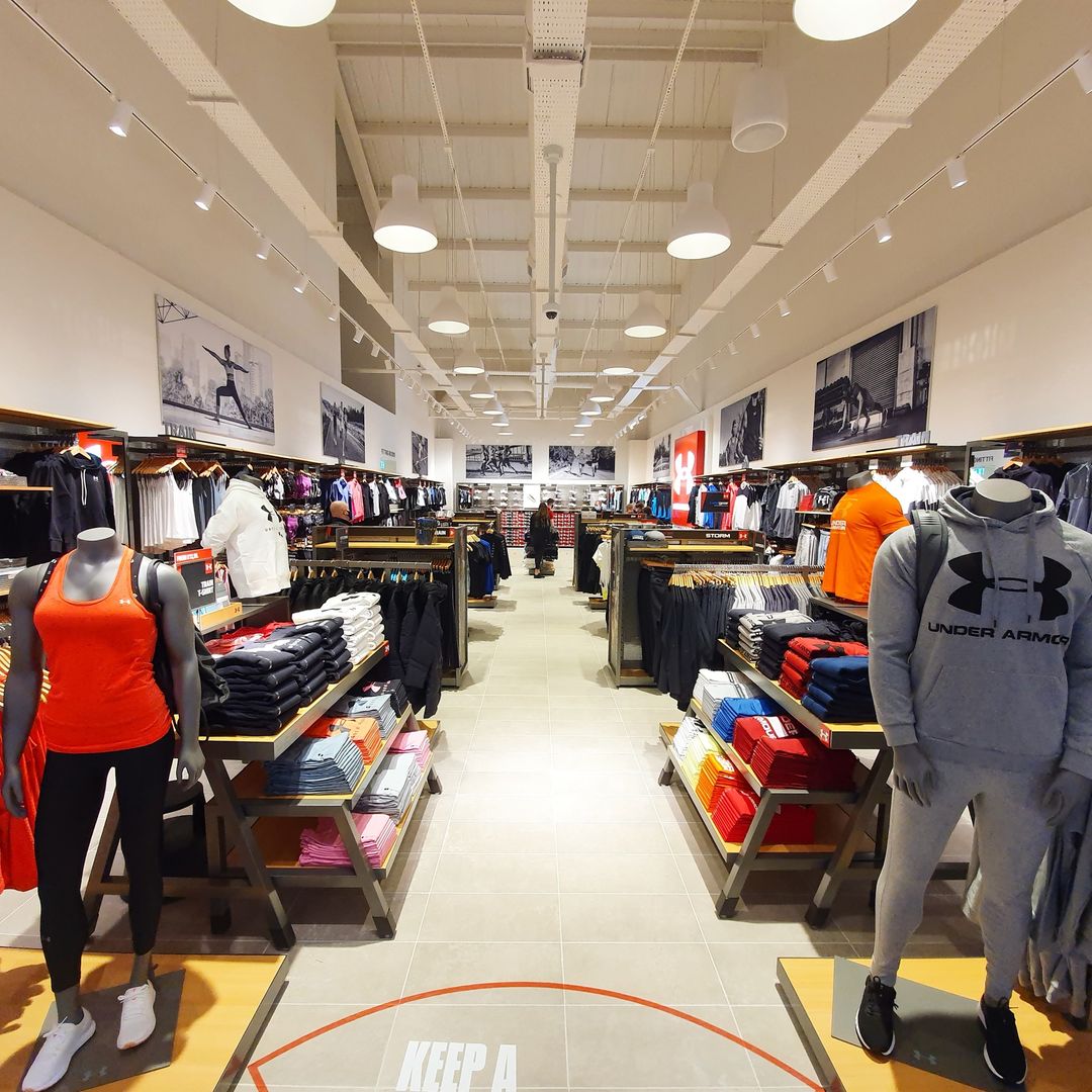 DesignTimeNow's tweet image. Our latest new store for@UnderArmour at East Midlands Designer Outlet is #nowopen with space for social distance #shopsafe #storedesign #architecturalservices #projectmanagement