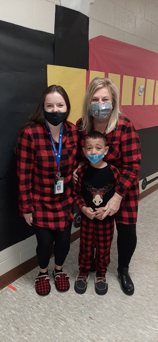 FesCommons's tweet photo. It is Polar Express Pajama Day at FES #HCSLibraryMedia #HCSLibraries #ForestbrookElementary #horrycountyschools #HCSinfo #learningcommons #LeadHCS https://t.co/VvXD6gpsTE