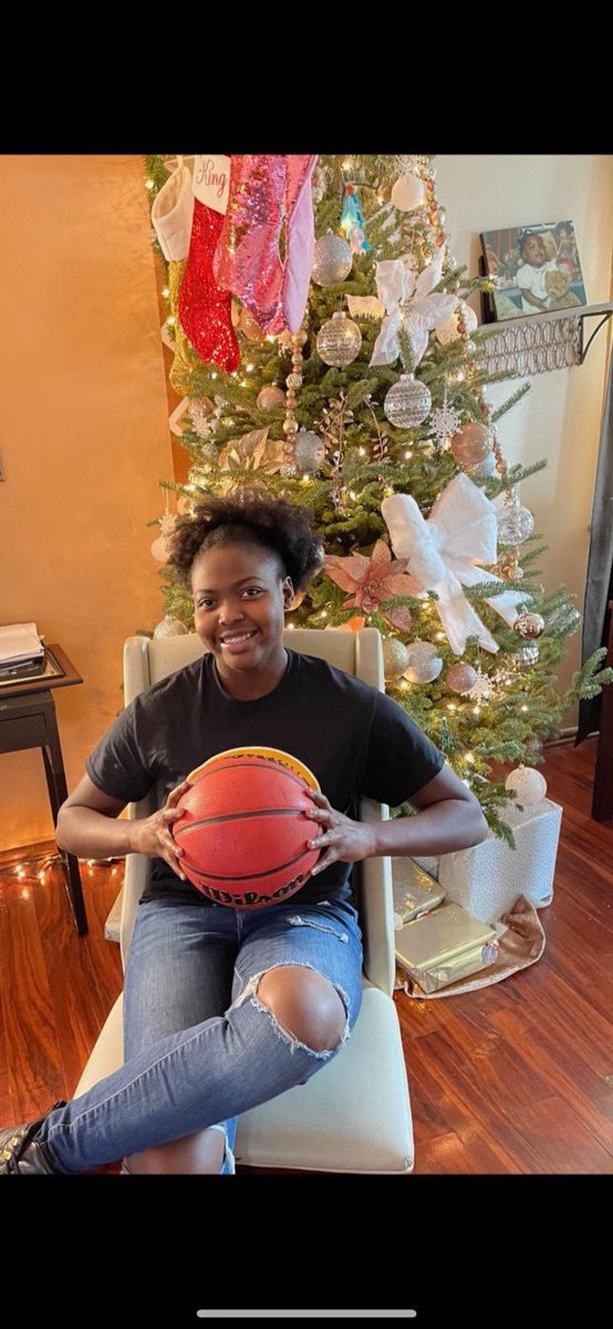 RufusKingGBB's tweet photo. Happy Holidays from our #RK Lady Generals Senior class: Kyla Racks, Kaley Dupree, Nastasia Watson, and Sydney Joy https://t.co/fAwJcsuObr
