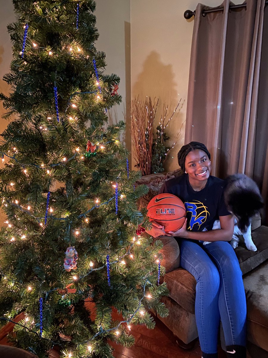 RufusKingGBB's tweet photo. Happy Holidays from our #RK Lady Generals Senior class: Kyla Racks, Kaley Dupree, Nastasia Watson, and Sydney Joy https://t.co/fAwJcsuObr