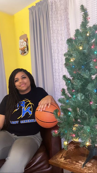 RufusKingGBB's tweet photo. Happy Holidays from our #RK Lady Generals Senior class: Kyla Racks, Kaley Dupree, Nastasia Watson, and Sydney Joy https://t.co/fAwJcsuObr