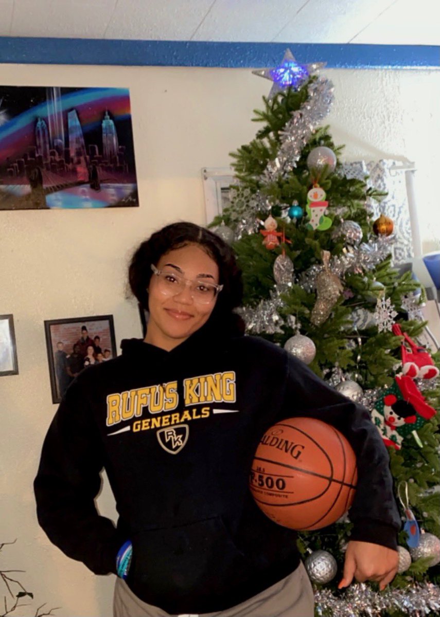 RufusKingGBB's tweet photo. Happy Holidays from our #RK Lady Generals Senior class: Kyla Racks, Kaley Dupree, Nastasia Watson, and Sydney Joy https://t.co/fAwJcsuObr