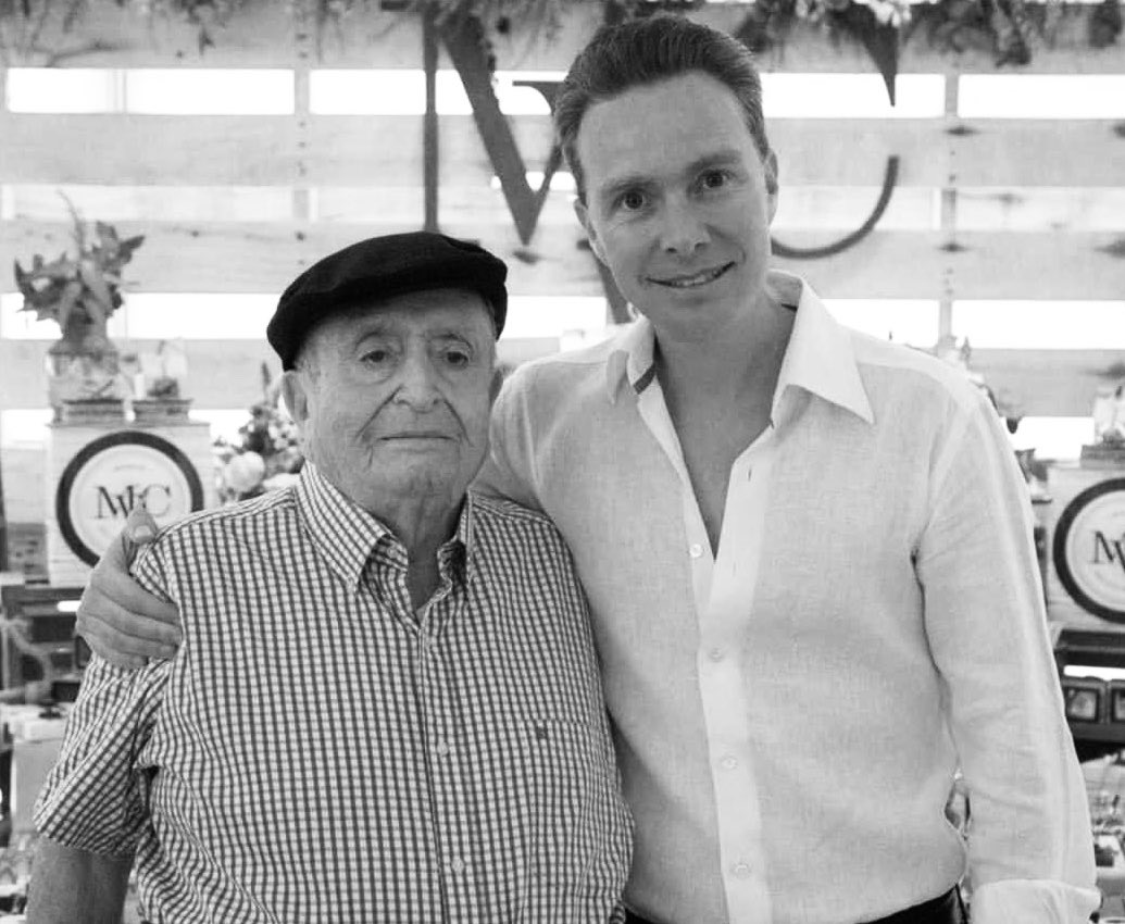 Expreso mis sinceras condolencias, y mi solidaridad al Senador <a href="/VelascoM_/">Manuel Velasco</a> y familia, por el sensible fallecimiento de don Fernando Coello Pedrero, un gran ser humano que será recordado como un hombre de trabajo y de perseverancia.