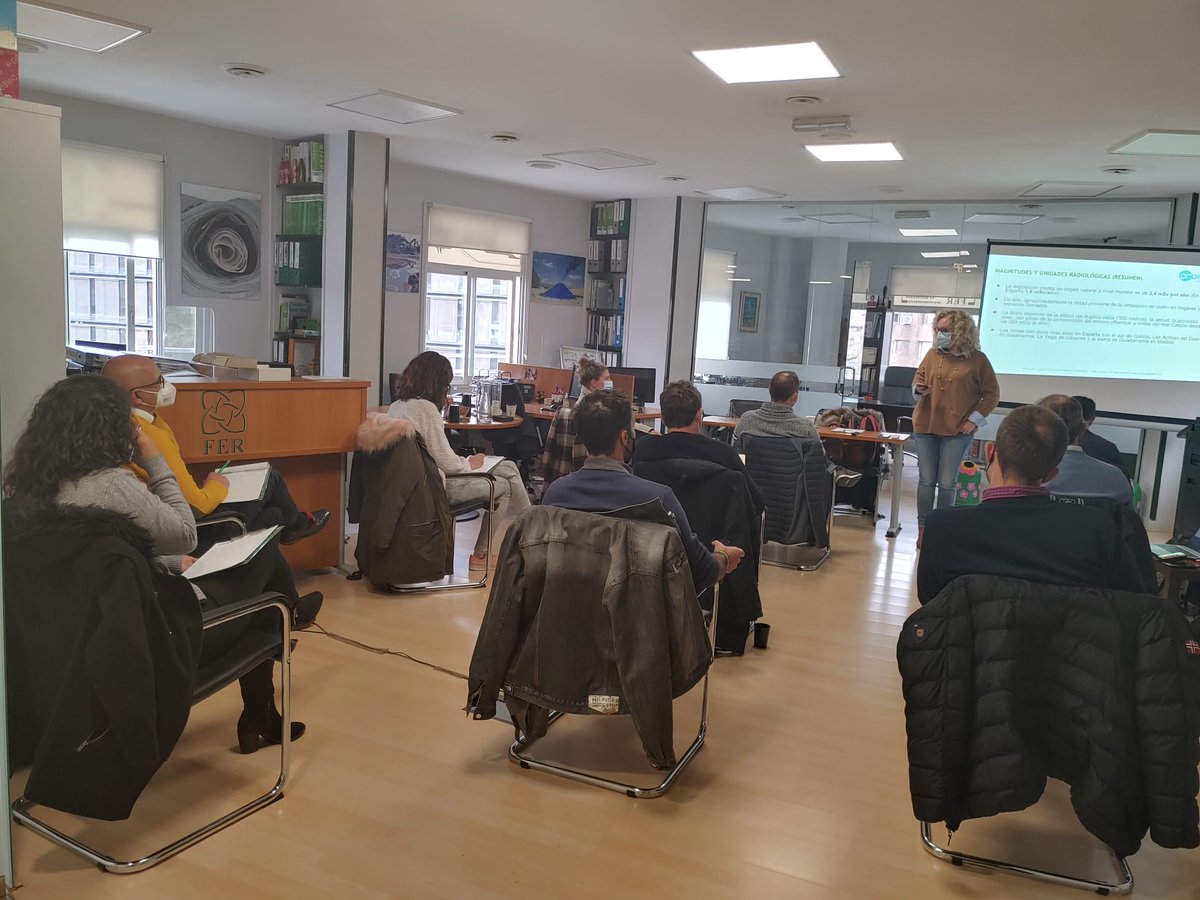 reciclajeFER's tweet photo. 👩‍🏫👨‍🏫Curso Curso Básico presencial de Protección Radiológica. 

Junto con #PROINSA, única UTPR autorizada por @CSN_es, formamos a los trabajadores de las empresas gestoras de #residuos metálicos para cumplir las exigencias del RD 451 sobre fuentes radioactivas huérfanas #sociosFER https://t.co/kEToBuAkiq