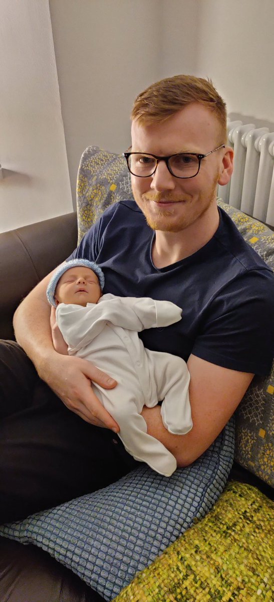 Er gwaetha pob anobaith - eleni,
mi laniaist un noswaith
yn fach, fach i flwyddyn faith
orffen yn hollol berffaith.

Croeso i'r byd, Lewys Dafydd (08.12.2020) ❤️