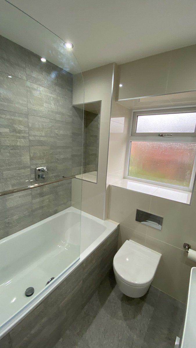 ElmoJamesEllis's tweet photo. My last big job of the year now finished. Customers made up. 😁@BoilerfitNW @lee84_swifty @TipTopgas @Jenthedecorator @infusion_andy @emsiemorris @DripFix @ThePeakyPlumber @morrishgp @pbplumber @LaufenBathrooms https://t.co/LVWCOu0tqU