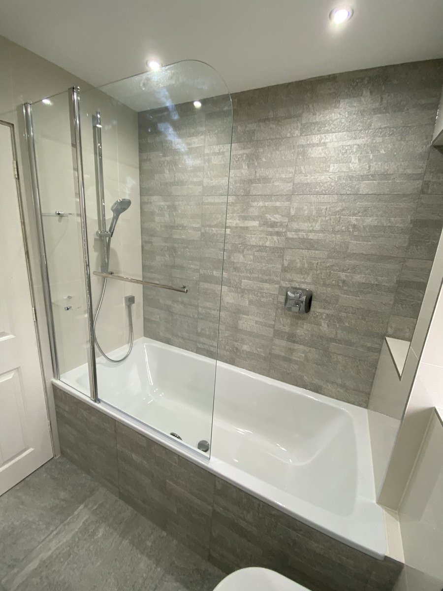 ElmoJamesEllis's tweet photo. My last big job of the year now finished. Customers made up. 😁@BoilerfitNW @lee84_swifty @TipTopgas @Jenthedecorator @infusion_andy @emsiemorris @DripFix @ThePeakyPlumber @morrishgp @pbplumber @LaufenBathrooms https://t.co/LVWCOu0tqU