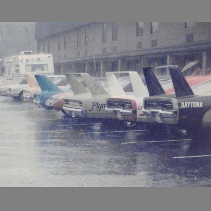 ClassicCarWirin's tweet photo. Wednesday Wings Repost from @blakeredick #dodge #charger #daytona #1969 #1969dodgedaytona #dodgedaytona #dodgedaytona1969 #daytonacharger #musclecar #69charger #musclecarsonly #v8 #mopar #classiccars #americanmuscle #americanmusclecars #dreamcar #instaca… https://t.co/AD7f0kifxo https://t.co/NNpRsVsoNh