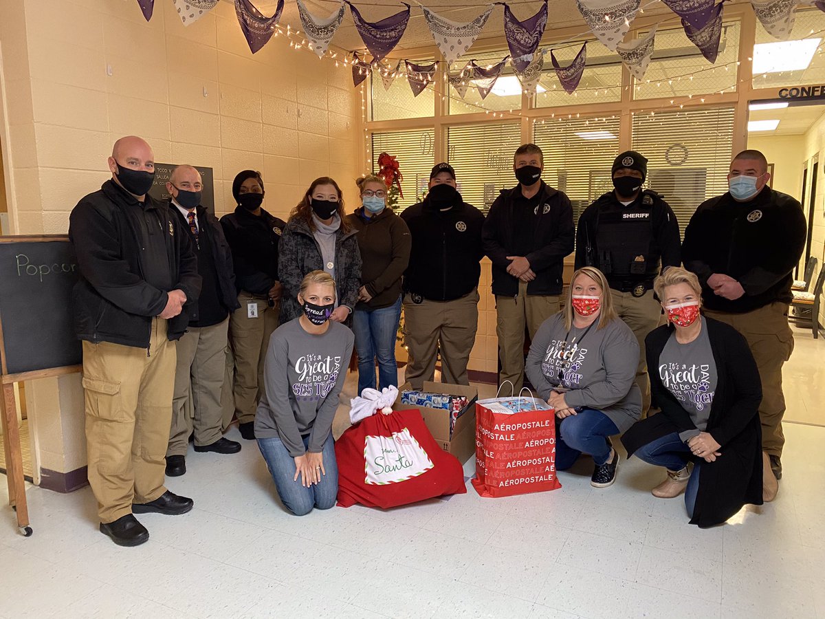 SESPride's tweet photo. Thank you so very much to Laces 4 Love, the Saluda County Sheriff’s Office, and the many members of our community who have shown our precious @SESPride students so much LOVE this holiday season.  We appreciate you all being a part of our #onesaluda family at Christmas and always https://t.co/HLiHVGTaf6