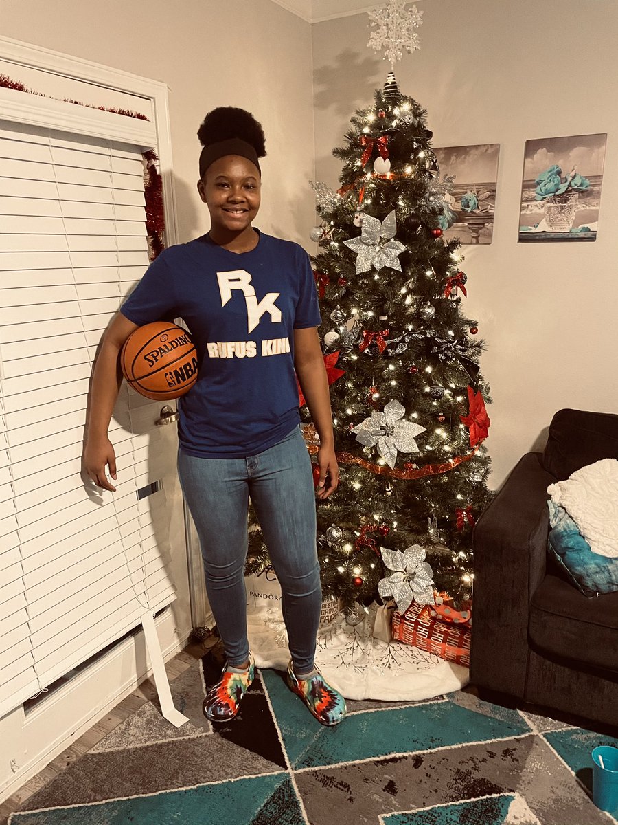 RufusKingGBB's tweet photo. Last but not least, happy holidays from the Freshmen and the newest of the bunch: Jaylah Johnson and Jasmine Howard! Again Merry Christmas and happy New Year from our Generals Family to yours go Rufus king💙💛 https://t.co/D9QQyDdZTm