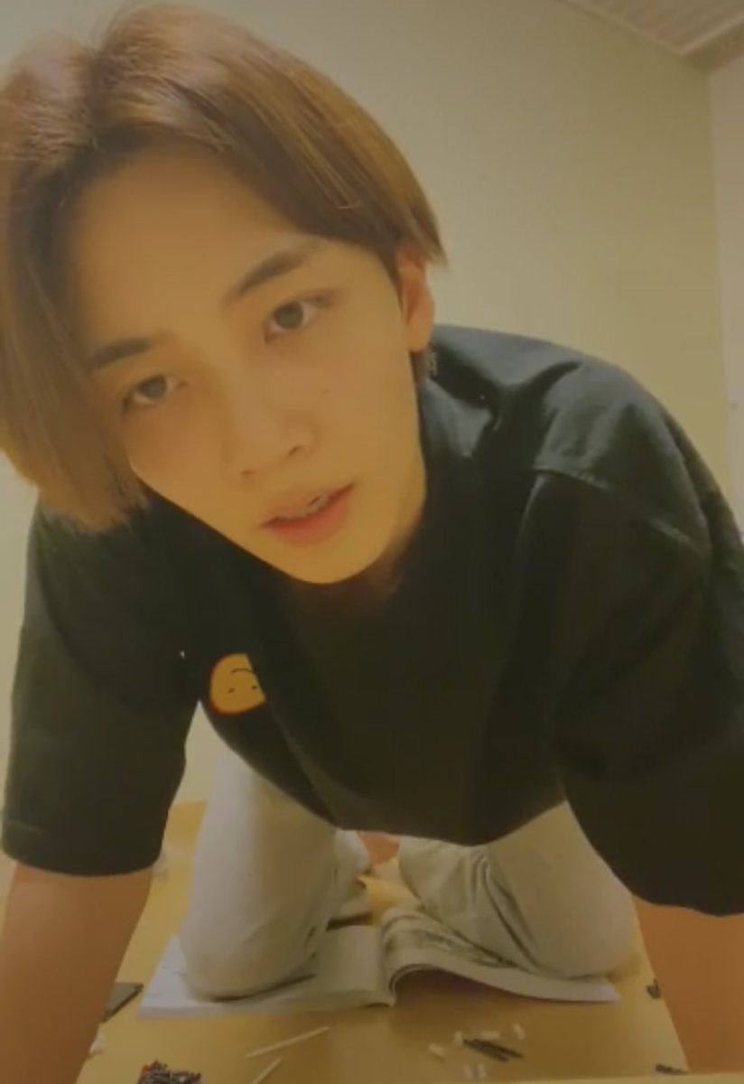 _1_0_0_4_jh's tweet photo. もうインターネットの接続が悪いどころではないオタク https://t.co/gv8XSonadQ