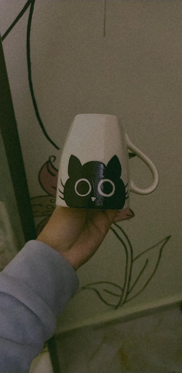 artwork_ra's tweet photo. Painted cup ❤️ https://t.co/MWr89MvY8i