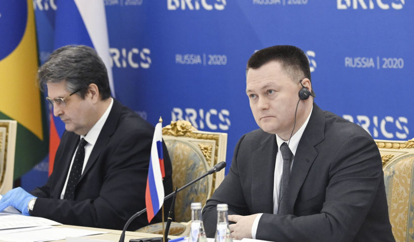 Руководители прокурорских служб государств #БРИКС обсудили актуальные вопросы сотрудничества стран объединения. Читать далее: bit.ly/3mp6CGy