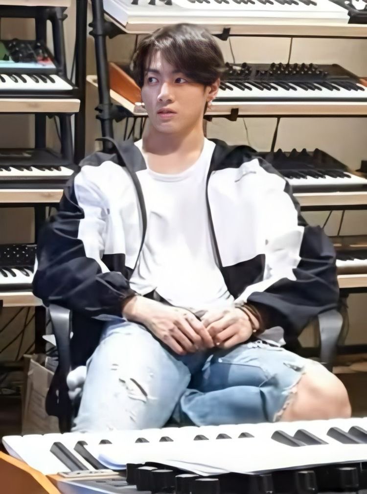 Jungkook        Minho          THIGHSa thread,,,