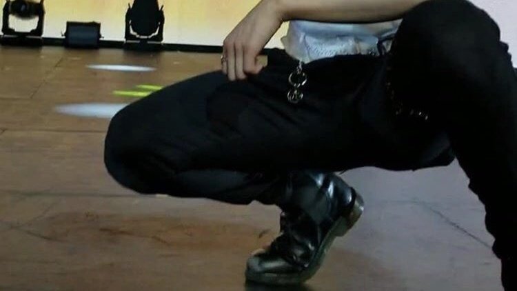 Jungkook        Minho          THIGHSa thread,,,