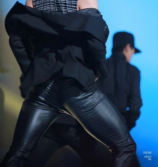 Jungkook        Minho          THIGHSa thread,,,