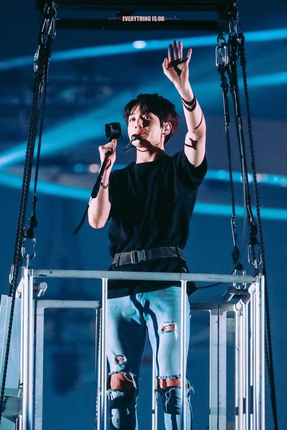 Jungkook        Minho          THIGHSa thread,,,