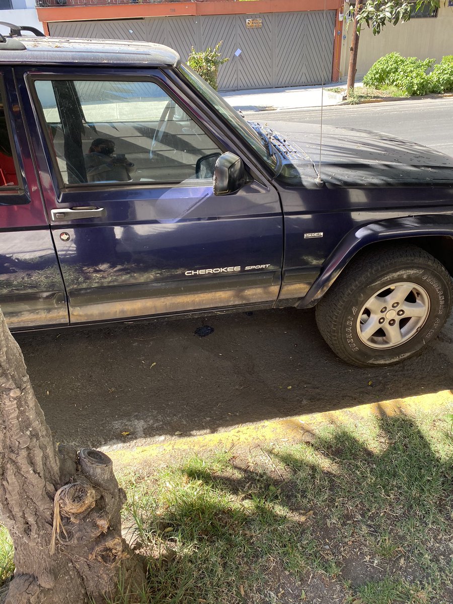 ThaliaGalan's tweet photo. @UCS_GCDMX  Hay un auto abandonado afuera de mi casa, desde hace más de una semana. Llamo a los números proporcionados para reportarlo y NADIE CONTESTA!!! 😡🤬 https://t.co/cUG6Ls1a1K