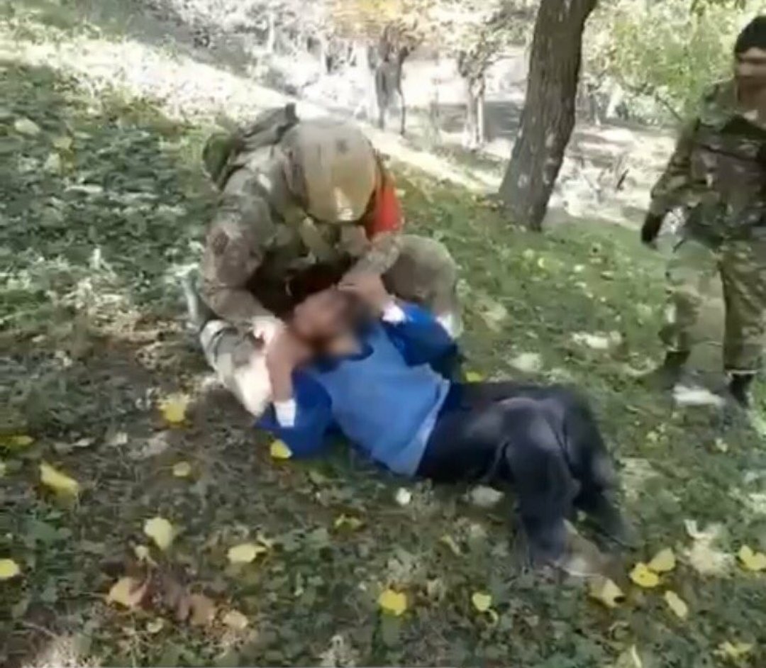 U mendan porno videoni tugatmaslikni soraydi.