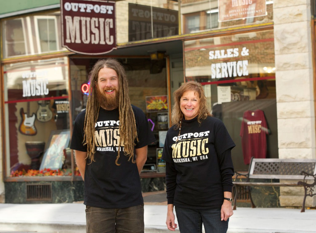 MKEaScene's tweet photo. !!!AMAZING NEWS!!!
@MKEaScene has officially partnered with @outpostmusicwi. Craig and his cast of helpers have agreed to take 100% of the profits we make from ‘Sleighin’ it’ for a great cause. Profits will go towards helping trumpets, guitars, clarinets, get into the right hands https://t.co/FOUfGNoYPQ