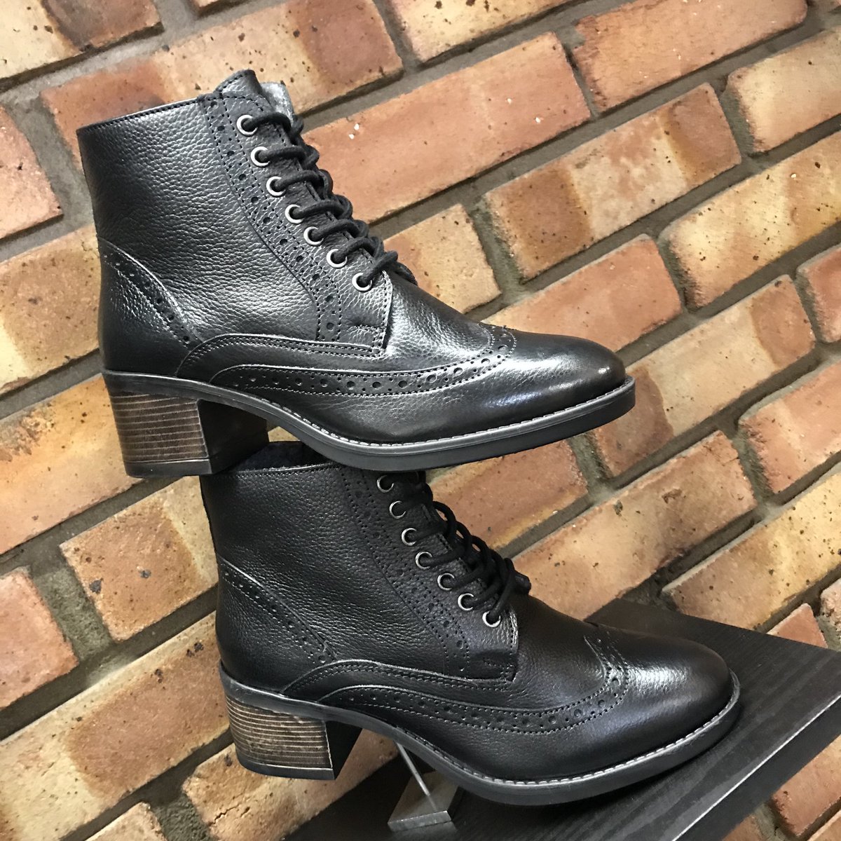 Spot on trend black LOTUS LEATHER lace up ankle boots with shearling lining and 5.5 cm heal @£75
01437 767326 Post or reserve &amp; collect.      #influencers #shopsmall #lotus
