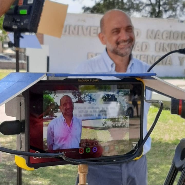 javiertineo's tweet photo. Para trabajadores que asisten pacientes #COVID19 en entornos críticos.
Un equipo de @_TECtv #TecTV el canal de televisión de @ciencia_ar filma un episodio en nuestra provincia para difundir este trabajo conjunto con el @GobDeLaRioja a través de @mintrabajo_lr y @Minsaludlrj https://t.co/Wi7UMFJBqC