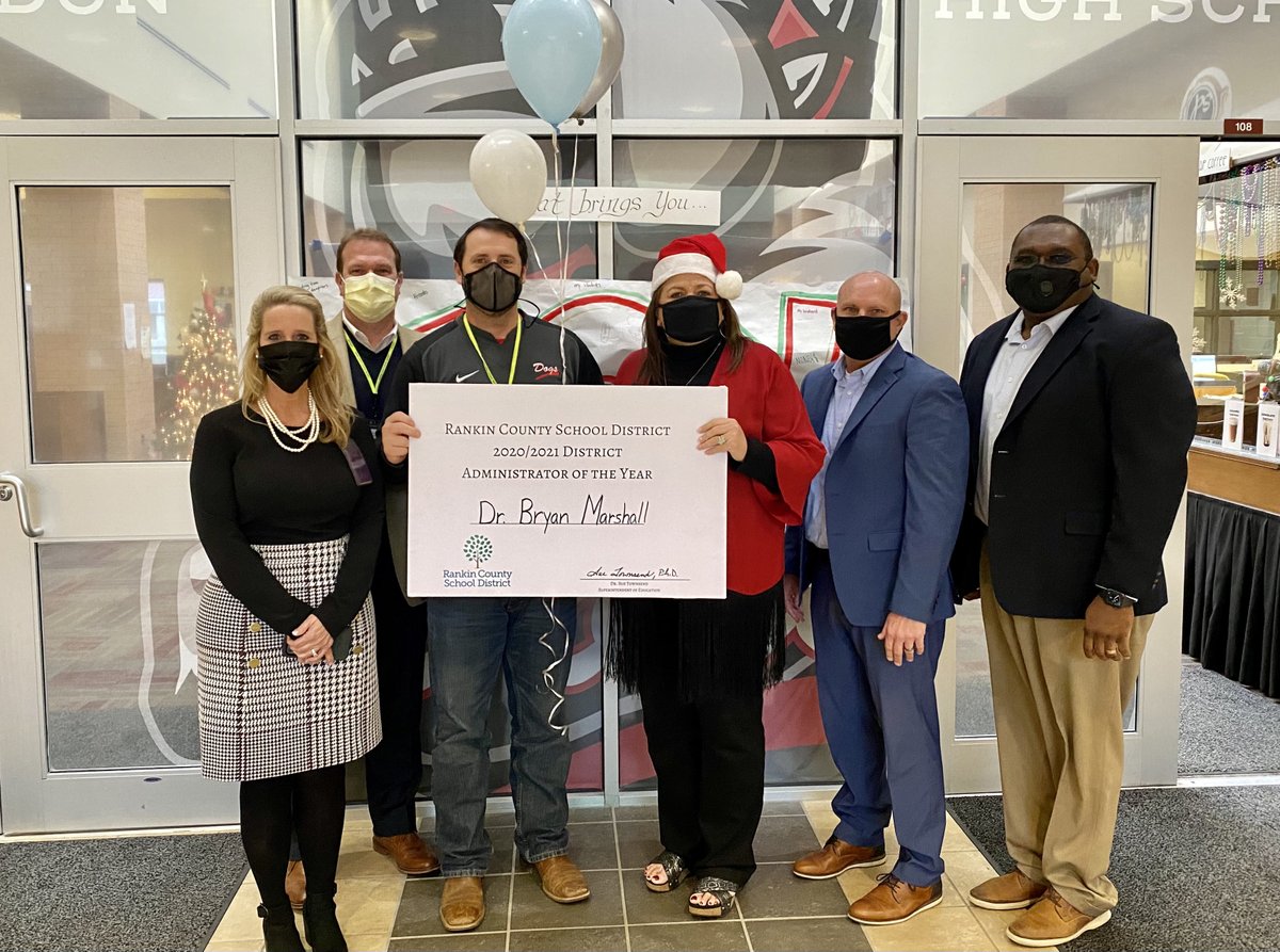 RankinSchools's tweet photo. Congratulations to our District Administrator of the Year, Dr. Bryan Marshall! Dr. Marshall is the Principal at Brandon High School! #GrowthMindset #TraditionOfExcellence #RCSDg2b https://t.co/mZdnfmhVAf