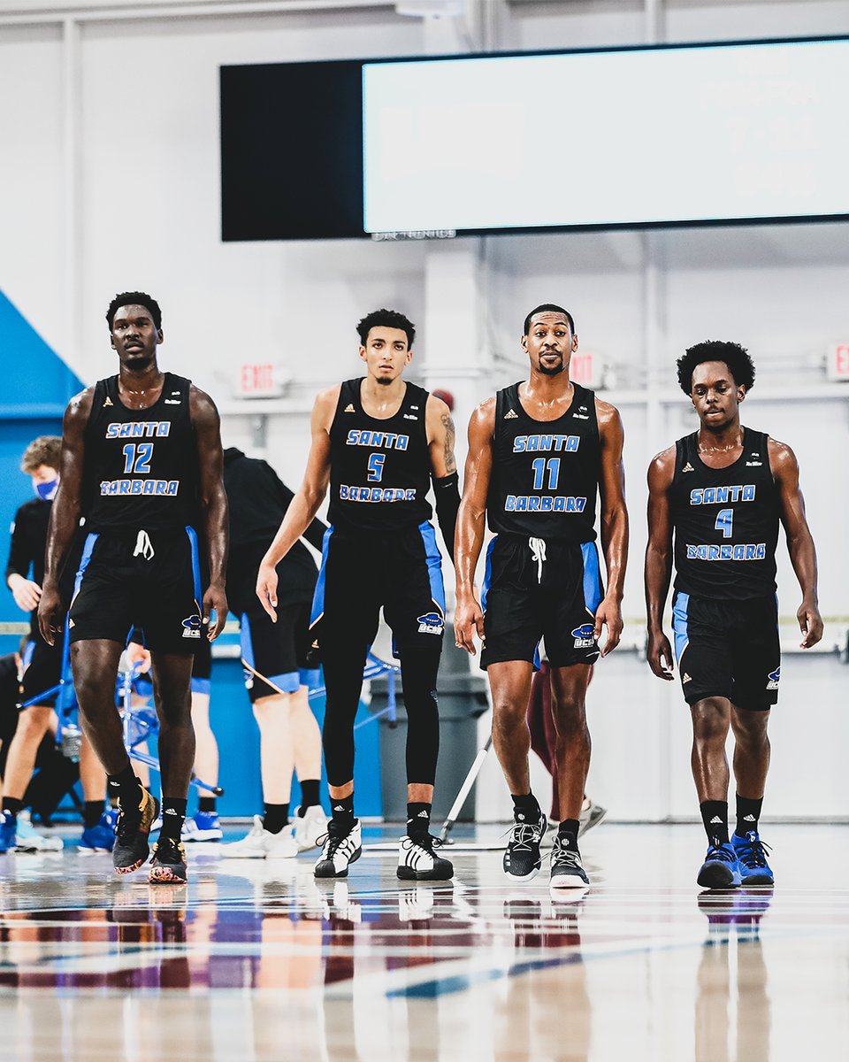 UCSBbasketball's tweet photo. 📸📸📸

#GoGauchos | #WeAreSantaBarbara https://t.co/1OSmh8jngw