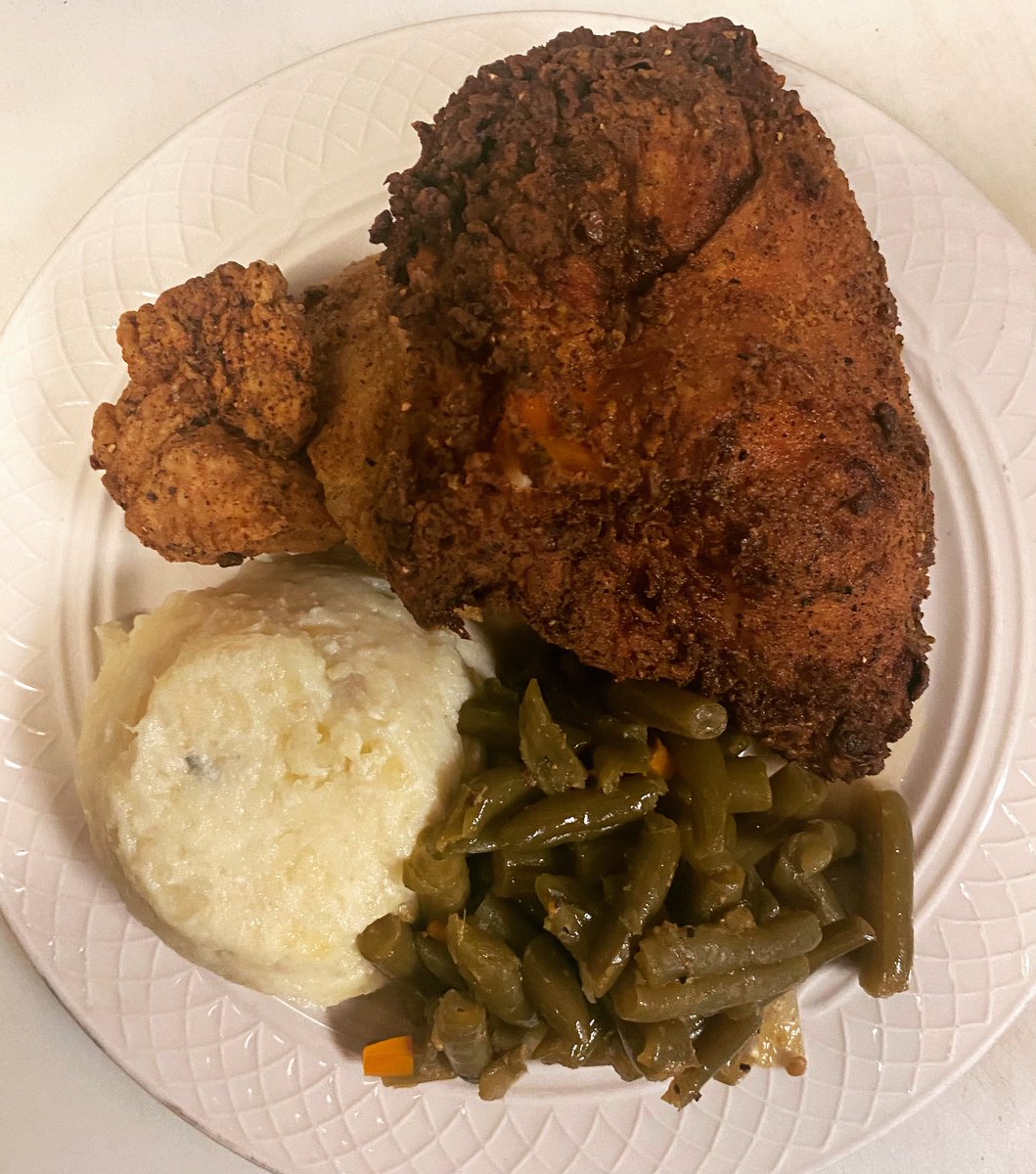 JMcGraughs's tweet photo. Roses are red, violets are blue, how good does this look to you? #TroysFriedChicken #SpecialoftheDay https://t.co/WGjrO9p0XL