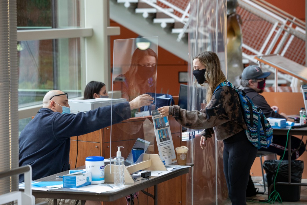 CASEAdvance's tweet photo. Tough decisions &amp; creative problem-solving: How community college leaders at @HarperCollege, @ventura_college &amp; @MonroeCC have reorganized &amp; adapted amid the pandemic’s challenges. https://t.co/jeVqyhEhJi #casecc #comm_college https://t.co/lNbd2leG7A