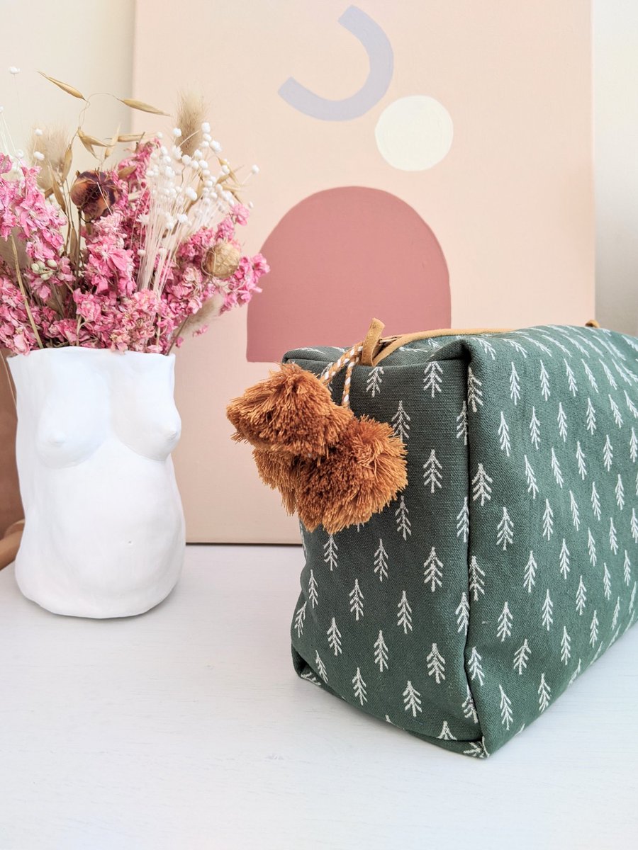 L A S T * O R D E R S

Today is the last day for 'pre-christmas' deliveries. We've noted delays with the post service so to avoid any disappointment we recommend orders in by midnight tonight. Thank you so much for your support of our shop this Christmas.