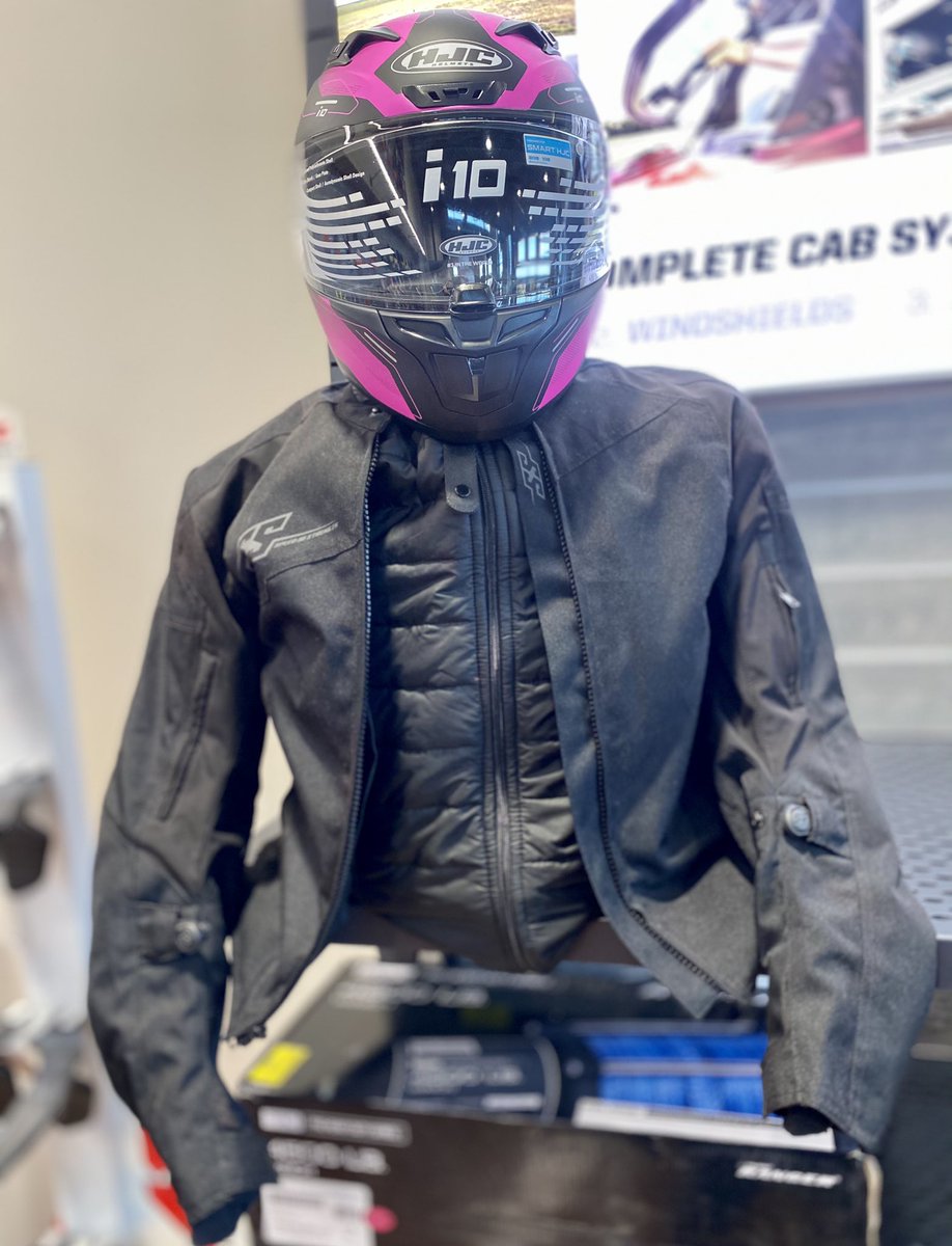 GrapevinePS's tweet image. The SS “Sure Shot” jacket is one of many that we have in stock and don’t forget your helmet to match! Stay warm, stay safe and look fly! #grapevinepowersports #safetyfirst #winter #christmasiscoming #jacketseason #helmetlovers #wednesday