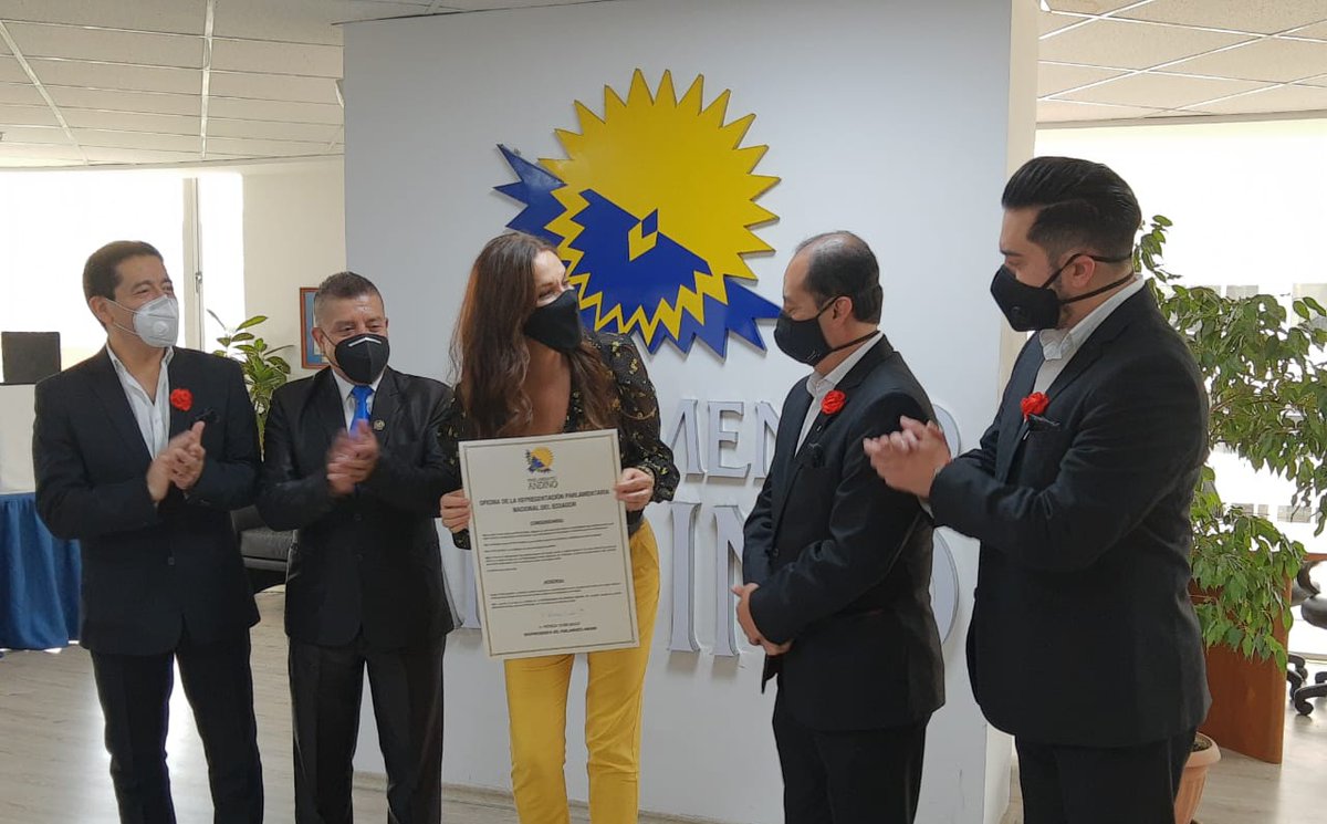 EcParlandino's tweet photo. A Edison Aguirre, Christian Játiva y Fredy Aguirre, del #TrioColonial quiero darles un cálido saludo a nombre de todos los Ecuatorianos. Hemos compartido espacios en eventos de gran relevancia a los largo de mi trayectoria profesional.
Vicepresidenta @PatiTeran https://t.co/3XOOwW6dGy