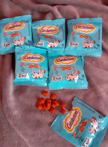 davinianyny's tweet photo. J'ai tester ces friandises pour mes chats ils adorent, je recommande ce produit.
#InsidersCatisfactions 
@Catisfactions https://t.co/Wi7dmB7ZEA